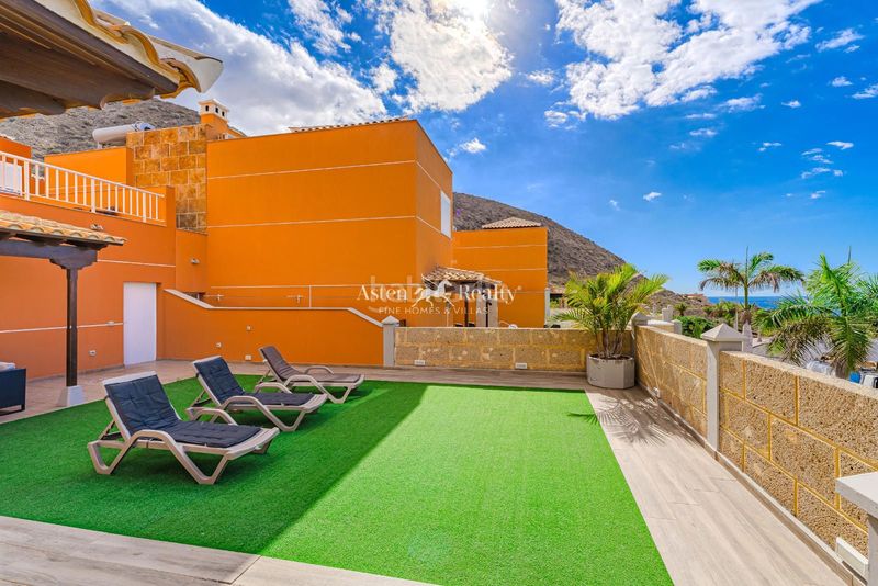 Foto 155196c9-9f2e-4636-b36e-3dc88a5c6505. Casa amb aparcament piscina a Los Cristianos Arona