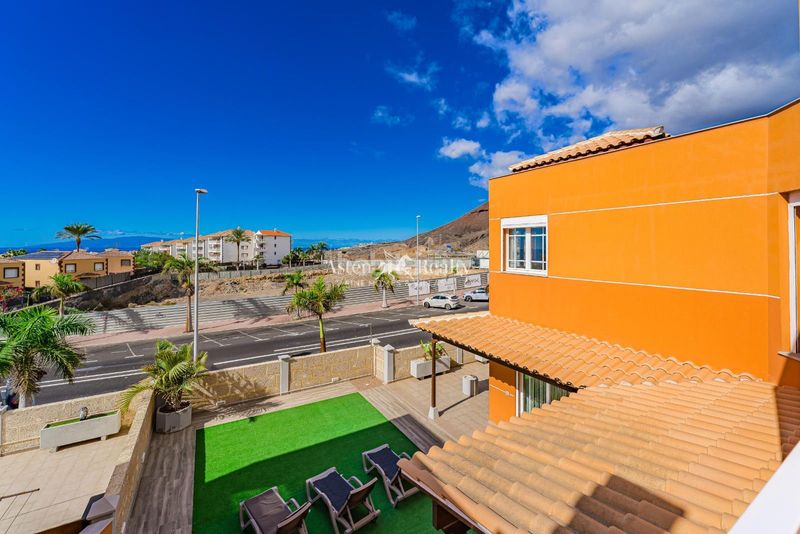 Foto 30f8b559-9e45-4109-8751-dd5e6ac34e04. Casa amb aparcament piscina a Los Cristianos Arona