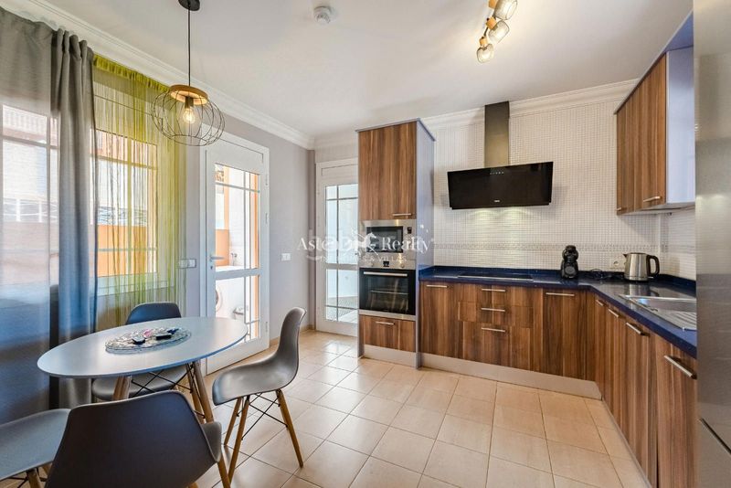 Foto 4ddde293-66f9-42e7-b60b-d3651d5e52b2. Casa amb aparcament piscina a Los Cristianos Arona