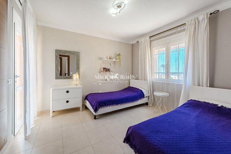 Foto 7ba6dfb0-fe69-4cac-8dff-99e1e19ec62d. Casa amb aparcament piscina a Los Cristianos Arona