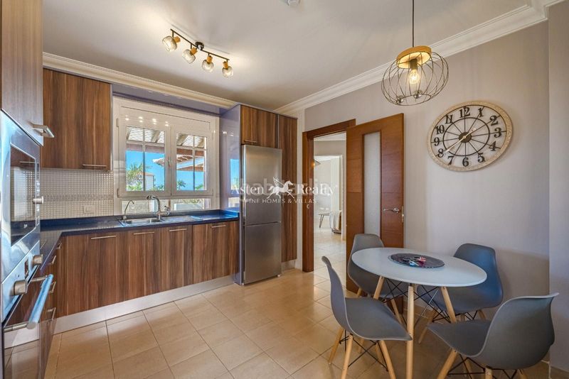 Foto a29c14cb-6ef7-46eb-867a-8444d0282b53. Casa amb aparcament piscina a Los Cristianos Arona