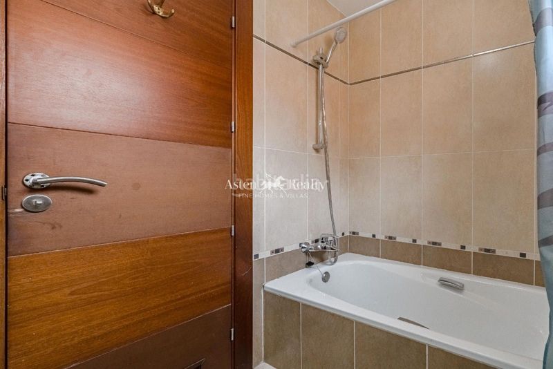 Foto a7810605-6dd6-4fc2-a68d-2f0fd68e7ac7. Casa amb aparcament piscina a Los Cristianos Arona