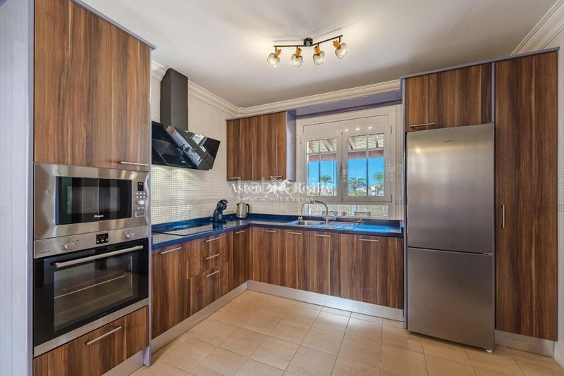 Foto a9089fc8-31c6-4709-976e-80c7376363a7. Casa amb aparcament piscina a Los Cristianos Arona