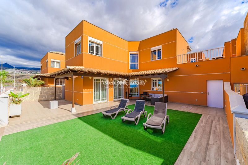 Foto bad8ade6-c08b-493d-a9d6-1aa1af79dbd5. Casa amb aparcament piscina a Los Cristianos Arona