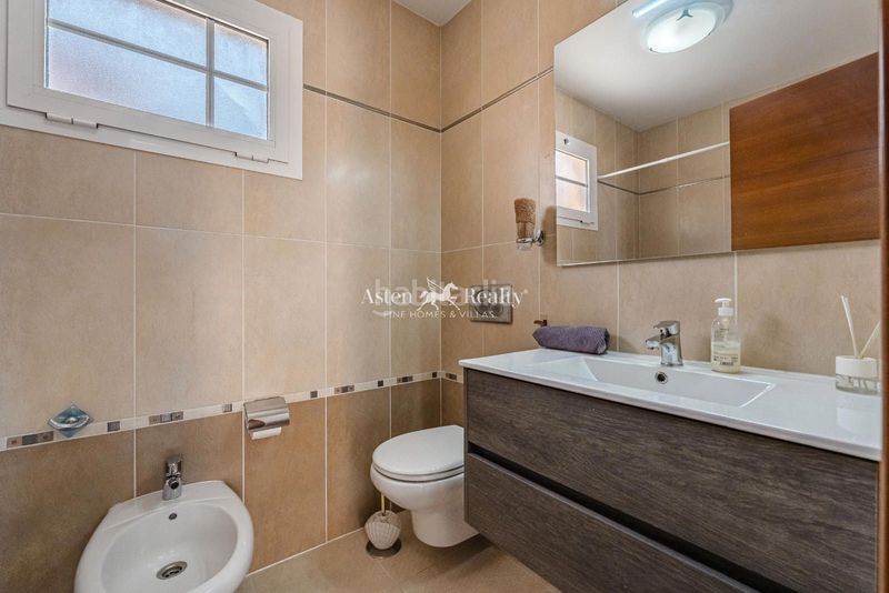 Foto c6357279-ca89-470c-baaf-ce78ffb06270. Casa amb aparcament piscina a Los Cristianos Arona