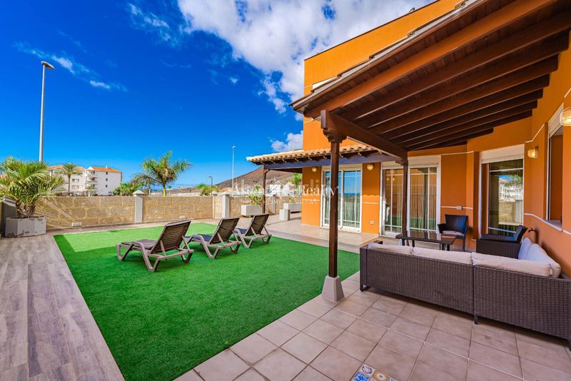 Foto dcee8f11-ed23-43e5-a620-433c75d19553. Casa amb aparcament piscina a Los Cristianos Arona