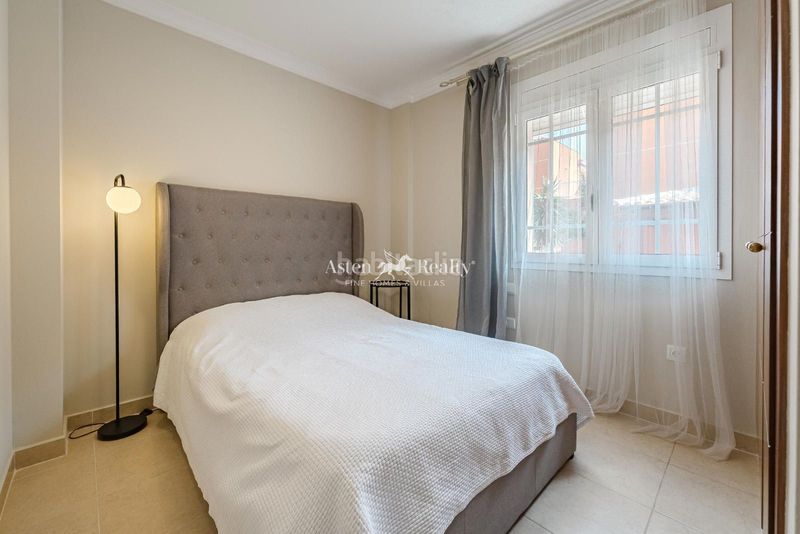 Foto edf77722-260b-4dc6-bef3-e03e76943b09. Casa amb aparcament piscina a Los Cristianos Arona