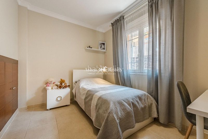 Foto f5d3783a-aa68-40aa-8fad-cd19ff1a714f. Casa amb aparcament piscina a Los Cristianos Arona