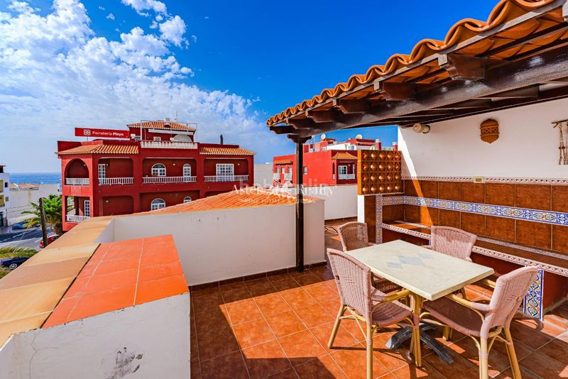 Foto 4c7070f0-ab3b-4a1b-8e1d-5d30962f2e30. Casa a Playa de San Juan Guía de Isora