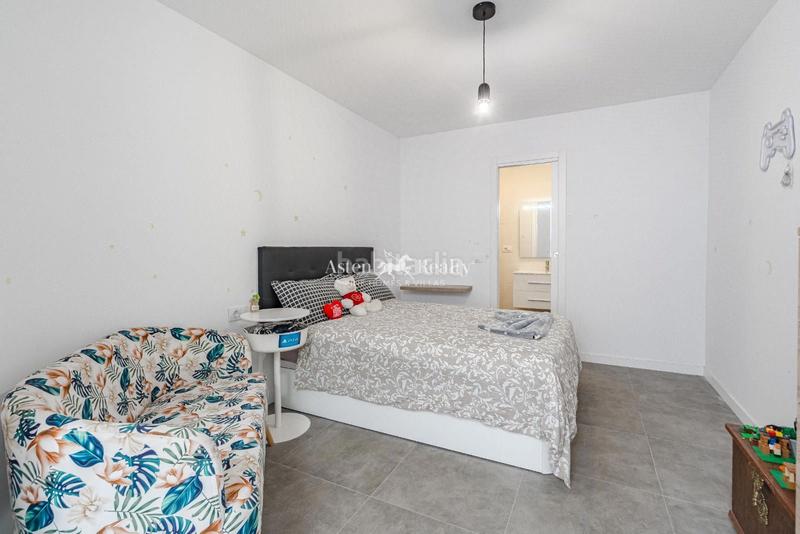Foto f4b7aa99-2bb0-43b4-81e8-90e90ecb8b59. Casa amb aparcament piscina a Torviscas Centro y Alto Adeje