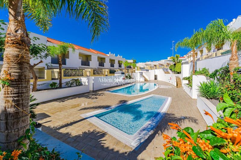 Foto b562f065-1e48-4595-986e-2d688398fd95. Casa adossada amb calefacció aparcament piscina a Adeje