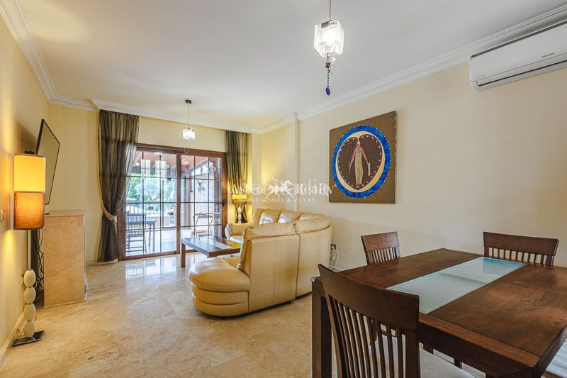 Foto 09cb46c0-62e4-486e-82c8-d31334287212. Casa adossada amb aparcament piscina a Playa del Duque Adeje