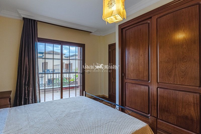 Foto 3c7bd917-d510-4fa2-83c0-41cded8b75f9. Casa adossada amb aparcament piscina a Playa del Duque Adeje