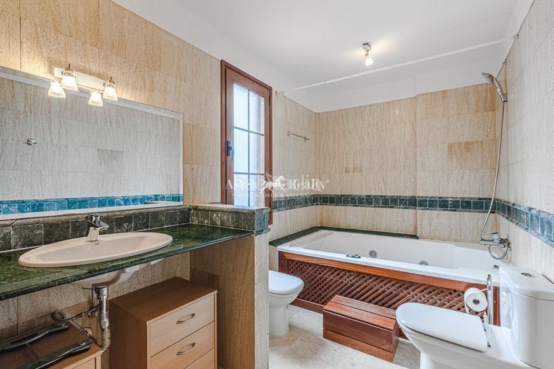 Foto 5492c882-df3f-463f-8b3c-8ab89ce472d6. Casa adossada amb aparcament piscina a Playa del Duque Adeje