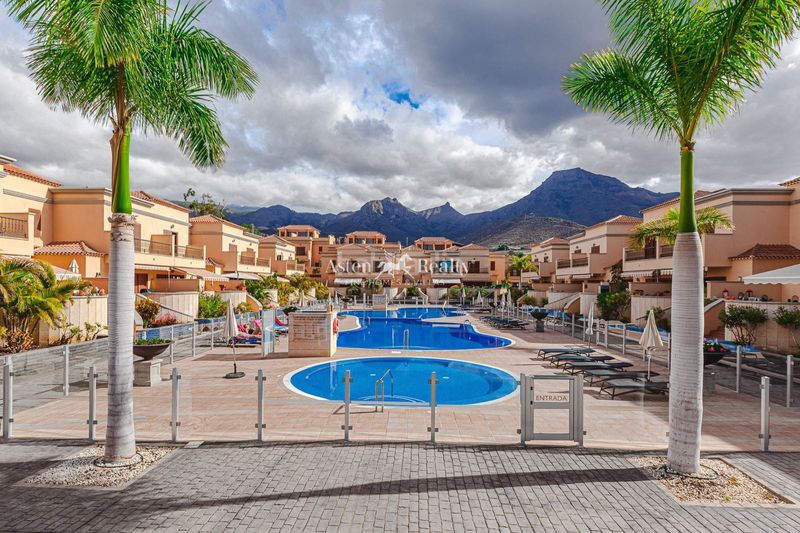 Foto 9ebe34d5-be6c-4c02-880a-8f62db454a64. Casa adossada amb aparcament piscina a Playa del Duque Adeje