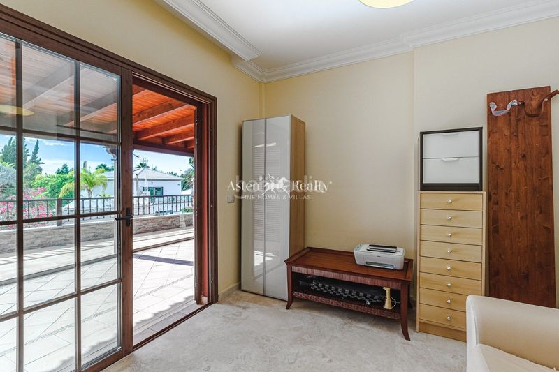 Foto a18870ad-aa3e-4e92-b287-004602fc136c. Casa adossada amb aparcament piscina a Playa del Duque Adeje