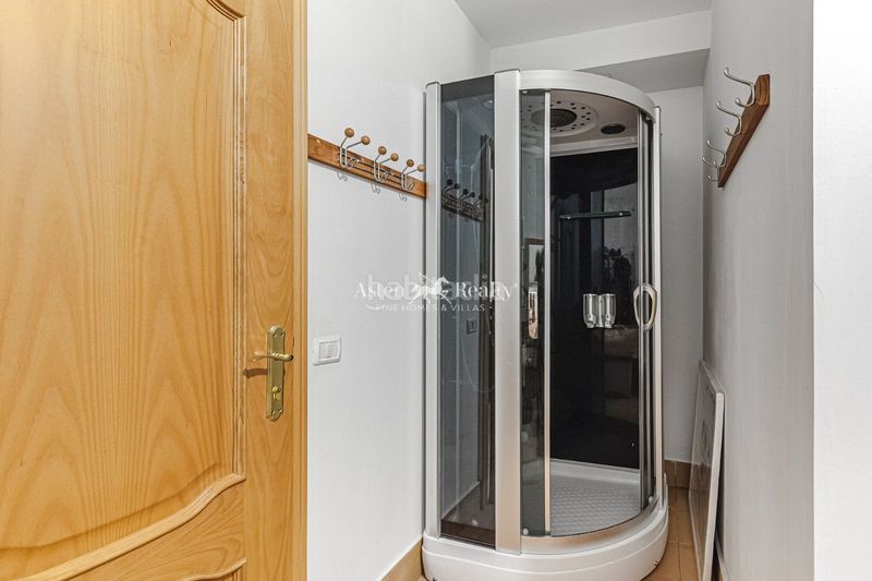 Foto a1ee6861-7596-4d52-8cd1-26c2d1fc4213. Casa adossada amb aparcament piscina a Playa del Duque Adeje