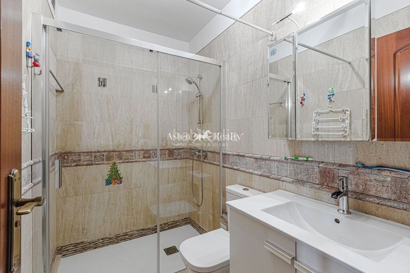 Foto c89bd72f-8b71-4c90-802e-371032daca8c. Casa adossada amb aparcament piscina a Playa del Duque Adeje