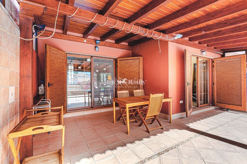 Foto ce0e7d46-0ce0-439c-acd1-e4f76d675b51. Casa adossada amb aparcament piscina a Playa del Duque Adeje