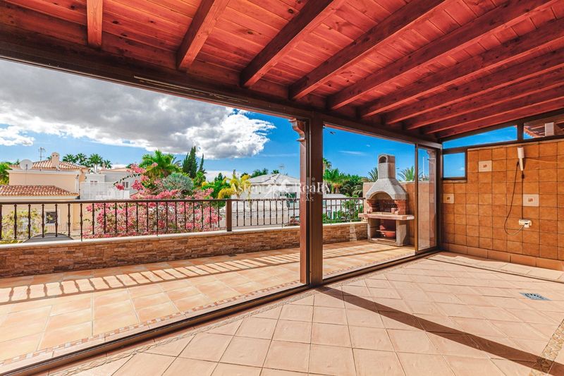 Foto ece57fb9-8b83-4270-bfcc-dd7dfa3f429c. Casa adossada amb aparcament piscina a Playa del Duque Adeje