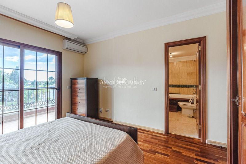 Foto fb650d4e-0a6e-40e8-8c9a-40e88dc78510. Casa adossada amb aparcament piscina a Playa del Duque Adeje