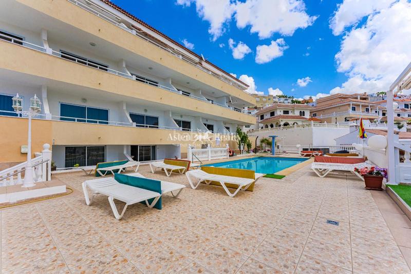 Foto fc061b63-3f18-444d-8345-c237583afc0a. Apartament amb piscina a San Eugenio Alto Adeje
