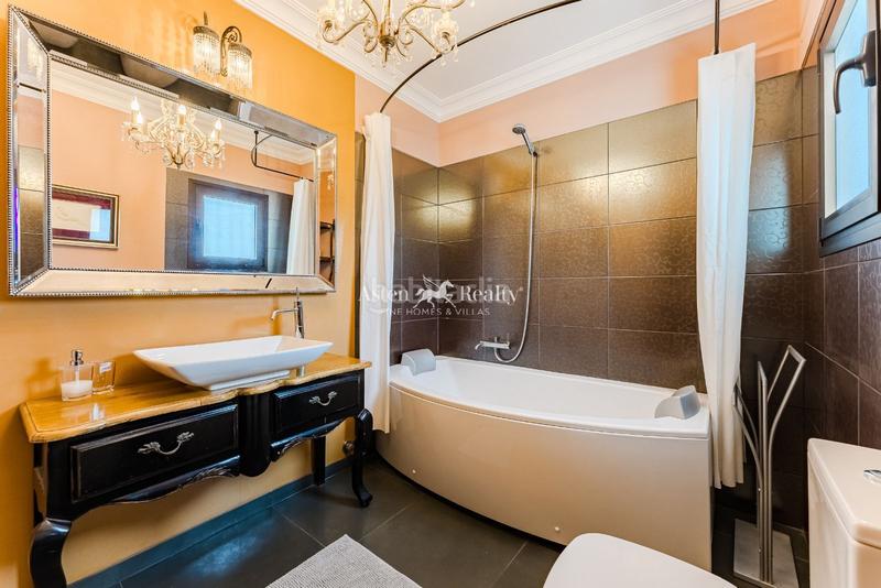 Foto 0455bdd7-9efa-48eb-a877-63fc642410ca. Casa amb aparcament piscina a Los Cristianos Arona