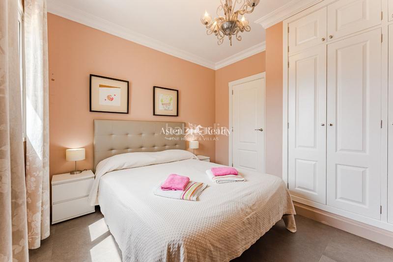 Foto 66f11f7a-a7de-4f52-bbc3-c84cee791d44. Casa amb aparcament piscina a Los Cristianos Arona