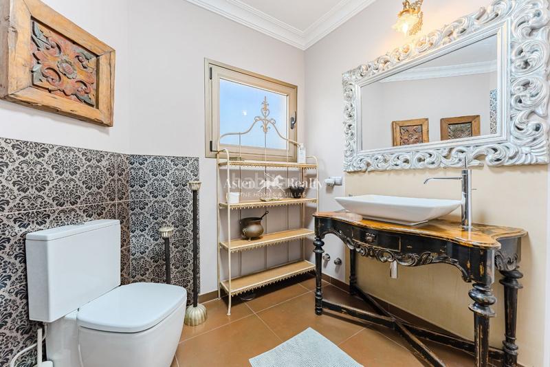 Foto 9f7ca296-583e-47ea-99b8-a8a4398c9b6f. Casa amb aparcament piscina a Los Cristianos Arona