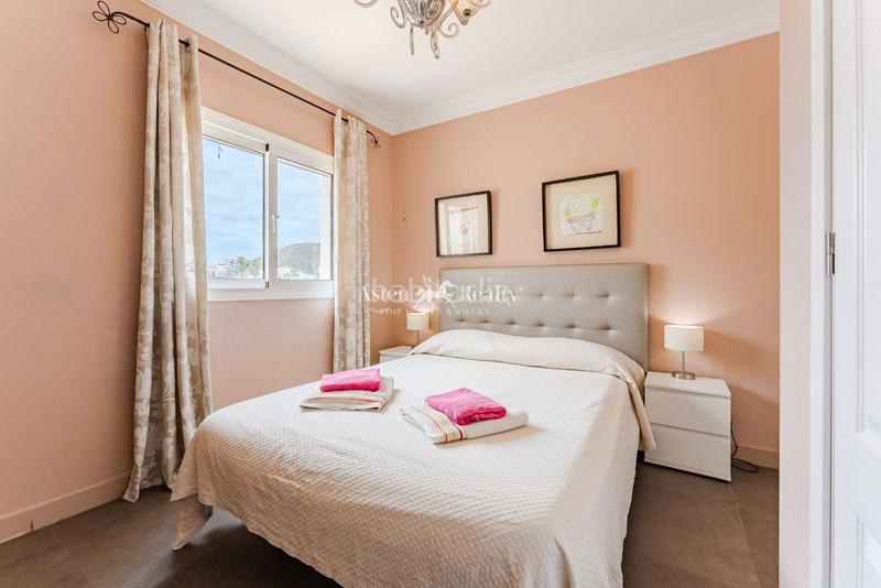 Foto d9d36c5e-1d06-4f04-b0ed-e68d7c50f4c3. Casa amb aparcament piscina a Los Cristianos Arona