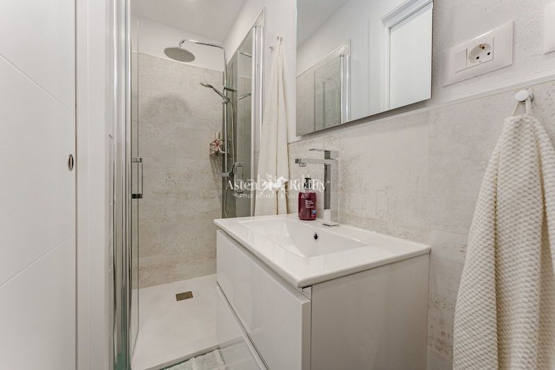 Foto 7736a93d-9af5-479a-bc21-4e49b7db913b. Àtic amb aparcament piscina a Playa de las Américas Adeje