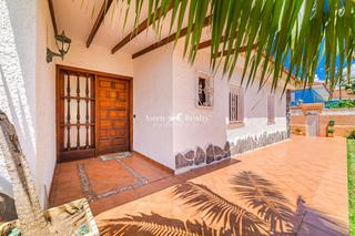 Xalet  Tajinaste. Chalet independiente con jardines y gran parcela en guajara  la