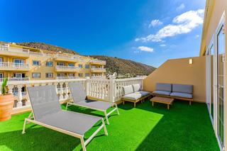 Àtic  Jilguero. Elegancia renovada con vistas a la piscina ático dúplex en palmm