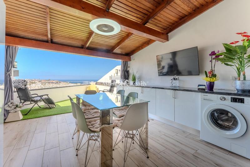 Foto 95d75418-37ec-46f1-818f-b60e241e1039. Casa adosada espléndido adosado de 3 habitaciones con vistas al mar en san eugenio moderno y totalmente reformado en Adeje