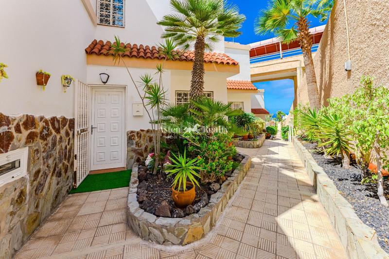 Foto a15aa013-f650-468e-83fe-f8d7ac5f5219. Casa adosada espléndido adosado de 3 habitaciones con vistas al mar en san eugenio moderno y totalmente reformado en Adeje