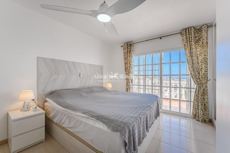 Foto b4983dbb-69a8-4ff0-8e9e-86d43a917179. Casa adosada espléndido adosado de 3 habitaciones con vistas al mar en san eugenio moderno y totalmente reformado en Adeje
