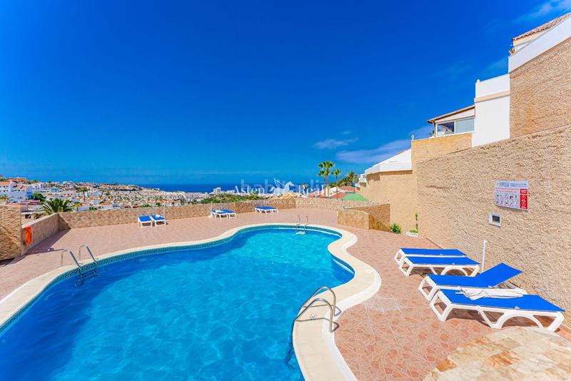 Foto c28f48e8-66f4-40ed-bbb9-6b37f322a9f0. Casa adosada espléndido adosado de 3 habitaciones con vistas al mar en san eugenio moderno y totalmente reformado en Adeje