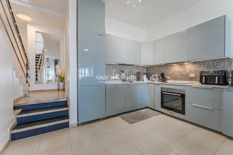 Foto f49eef84-957d-4147-9885-3752bac3e4ff. Casa adosada espléndido adosado de 3 habitaciones con vistas al mar en san eugenio moderno y totalmente reformado en Adeje