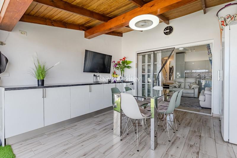 Foto f833e573-653b-4802-8bb5-aac1dd2cdee0. Casa adosada espléndido adosado de 3 habitaciones con vistas al mar en san eugenio moderno y totalmente reformado en Adeje