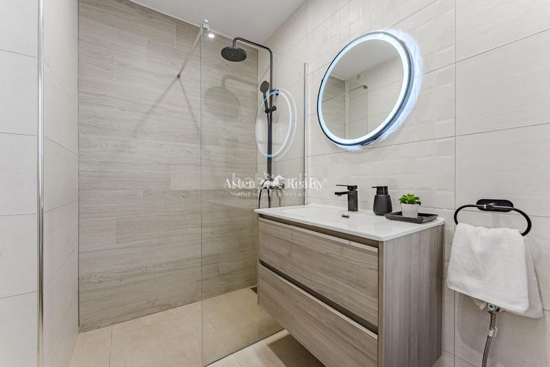 Foto 5adb1a62-e572-4f83-a41d-d6e9f9b29137. Apartamento en san eugenio alto en Torviscas Centro y Alto Adeje
