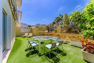 Casa adossada  El peralillo. Chalet adosado de 5 dormitorios en venta en costa adeje
