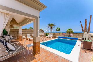 Casa  El madronel. Villa adosada de lujo con vistas al mar en el madroñal  vivir co