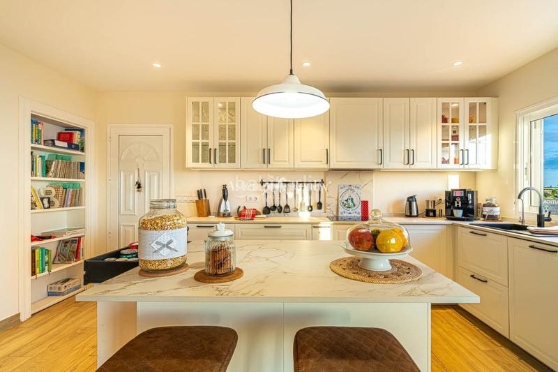 Foto bc50ae7c-b3df-4c54-91bc-1a56154e3c7a. Xalet amb calefacció piscina a Puerto de Santiago Santiago del Teide