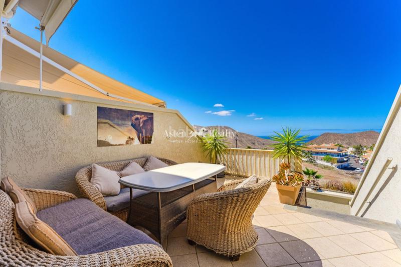 Foto 1c6239dd-7532-41dc-b3f1-a0be6f243b90. Reihenhaus mit parking in Chayofa Arona