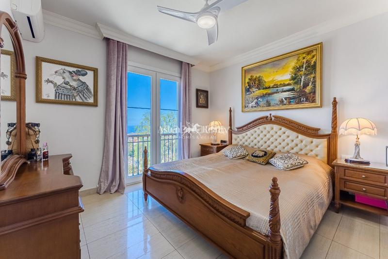 Foto 48278fae-add9-4e95-aa06-2d4e013e1c15. Reihenhaus mit parking in Chayofa Arona