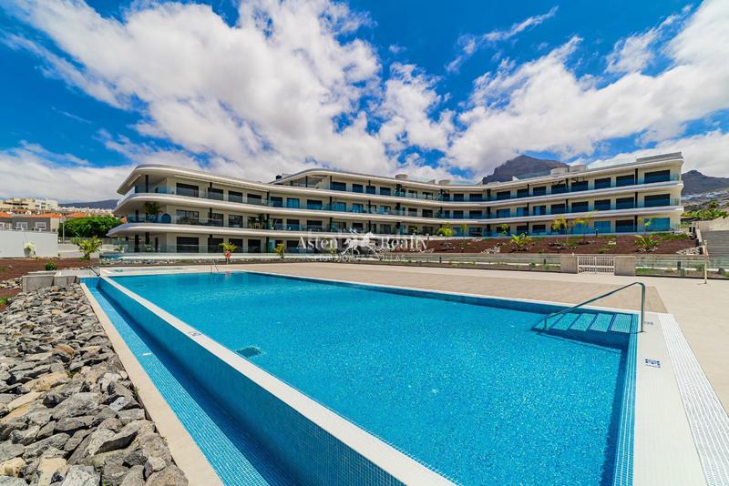 Foto 00d111df-d4a7-4d86-aa79-1ea2eb3ff4b8. Attico con parcheggio piscina in Playa Fañabé Alto Adeje