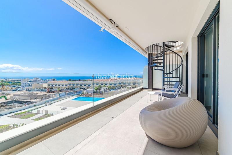 Foto 67bd0327-9108-45e1-9023-427e3a4935b9. Attico con parcheggio piscina in Playa Fañabé Alto Adeje