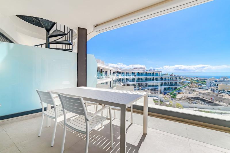 Foto 7af0ffac-12e9-483d-b0e3-ee24ccdc3ebf. Attico con parcheggio piscina in Playa Fañabé Alto Adeje