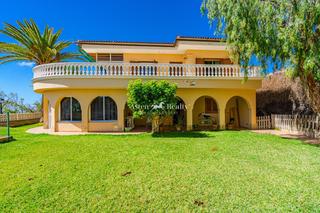 Casa  Aldaba. En chayofa