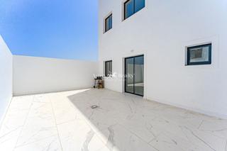 Appartement  Victoria. Apartamento nuevo con terraza y patio  4 dormitorios en san isid